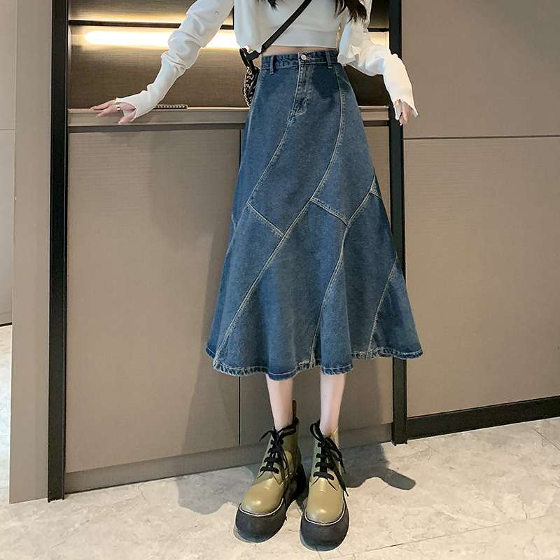 大人の魅力溢れるデニム切替マーメイドスカート