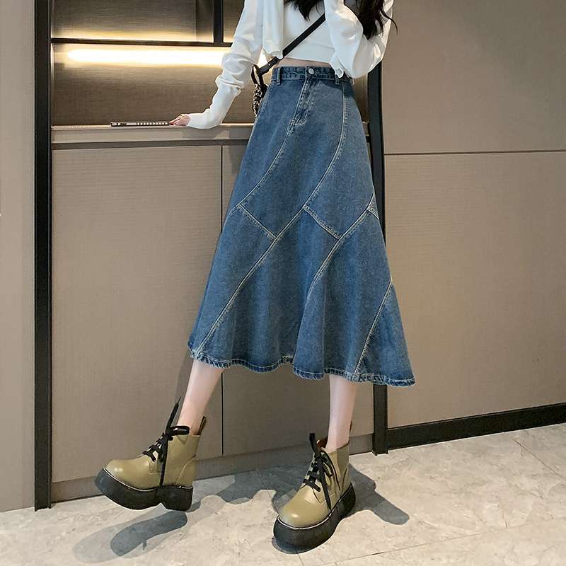 大人の魅力溢れるデニム切替マーメイドスカート