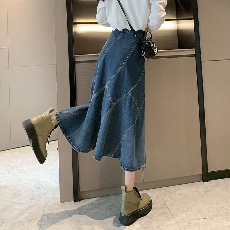 大人の魅力溢れるデニム切替マーメイドスカート