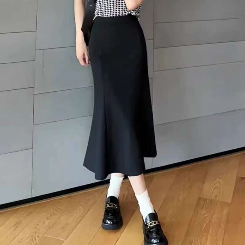 しなやか光沢マーメイドスカート