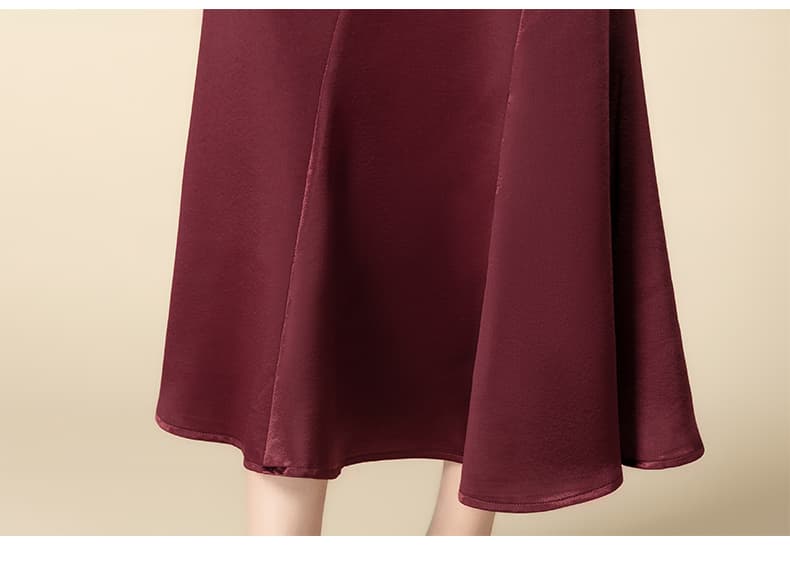 上品揺れる光沢マーメイドスカート