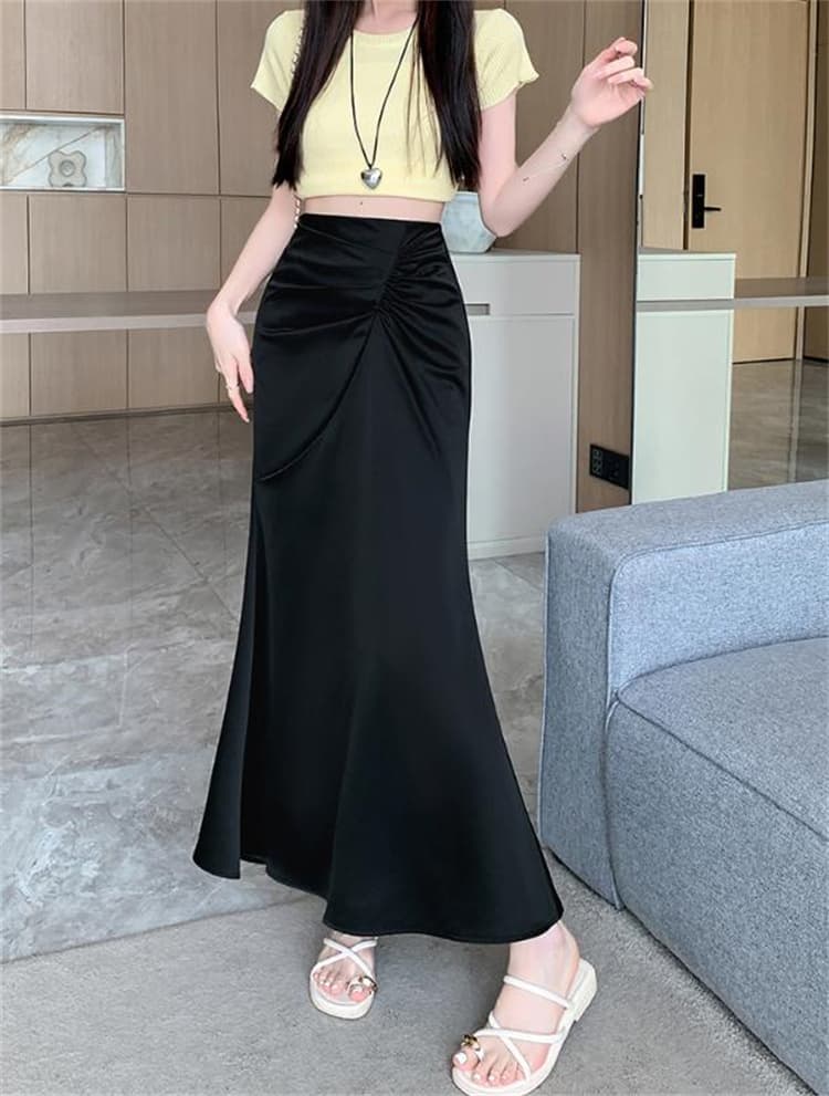 美しいラインを演出する薄手マーメイドスカート