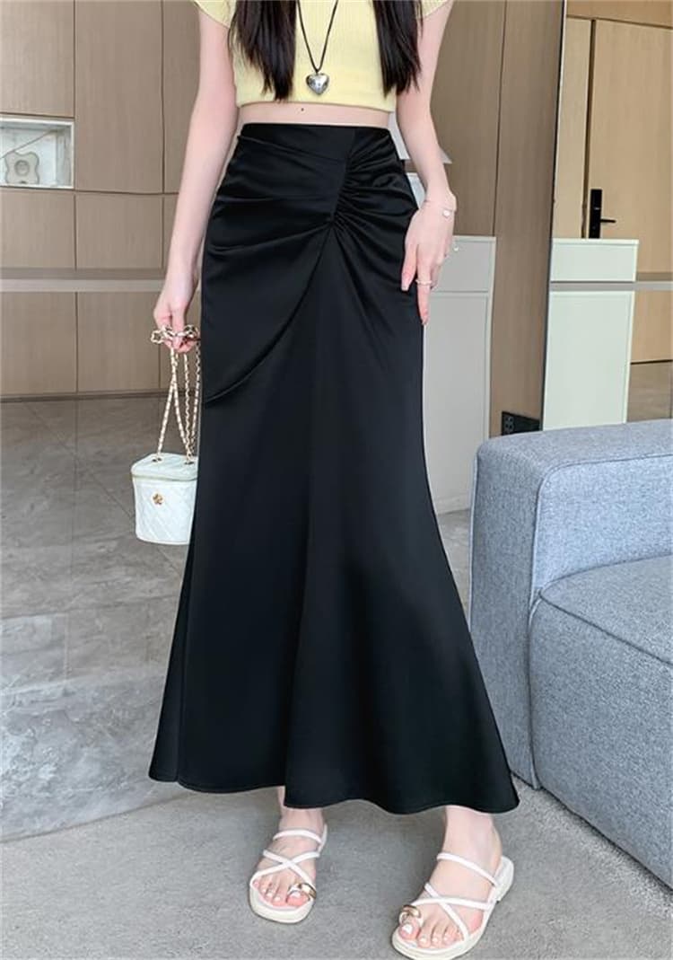 美しいラインを演出する薄手マーメイドスカート